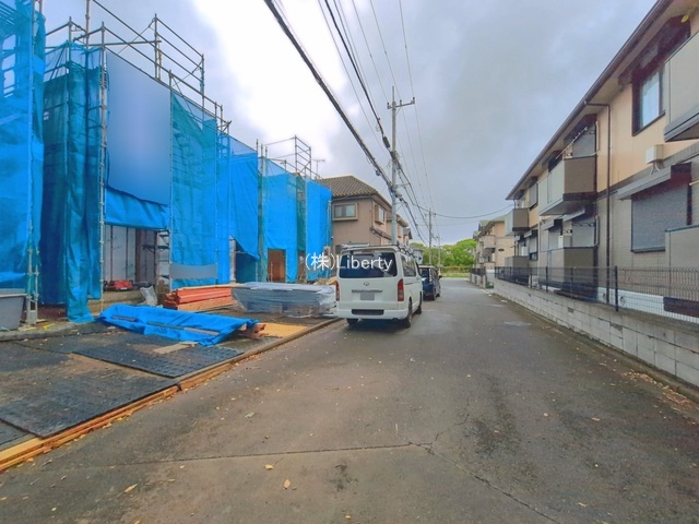 守谷市薬師台2丁目　新築戸建　B号棟の前面道路含む現地写真