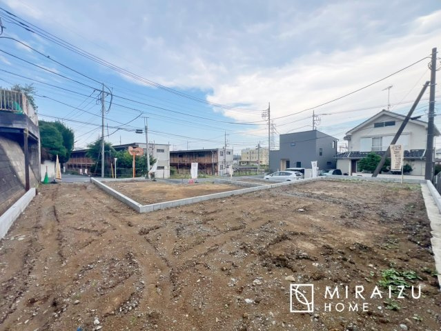 【前面道路含む現地写真】 | 人生100年時代、永く安心してお住まいいただくために、大切なご家族と財産を守ることのできる地震に強い安心な住宅！お休みの日にご家族で見学はいかがでしょう♪