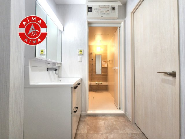 福岡市東区三苫2丁目の脱衣所|ゆとりの洗面スペースで朝の身支度もスムーズに。