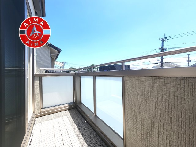 福岡市東区三苫2丁目のバルコニー|風をしっかりと感じられるバルコニーでは、毎日が洗濯日和です。広々としているので洗濯も楽しくなるでしょうし、気分転換にバルコニーからの眺めを楽しむのもいいでしょう。