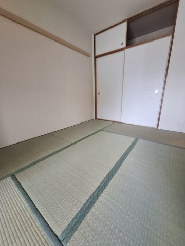 甲子園六石町ハイツの和室
