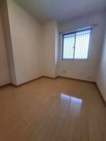 甲子園六石町ハイツの洋室