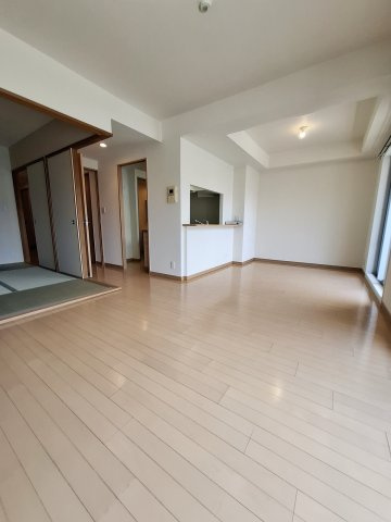 甲子園六石町ハイツの居間・リビング