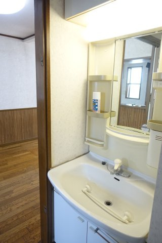 舞子台8丁目貸家の洗面所