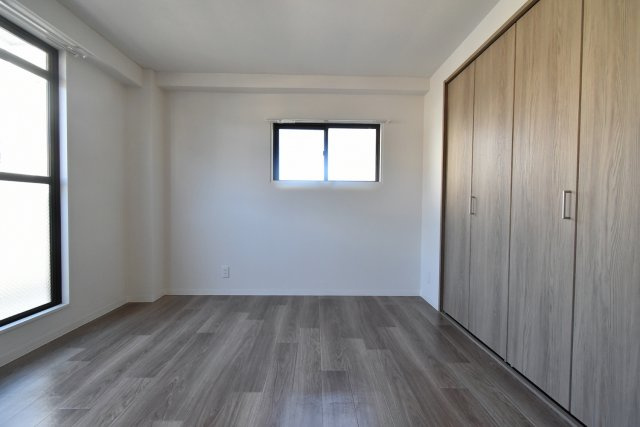 西田町テラスハウスの洋室|7帖