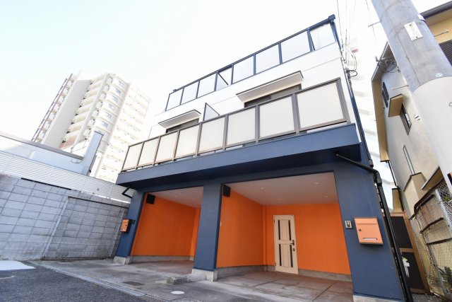 西田町テラスハウスの外観