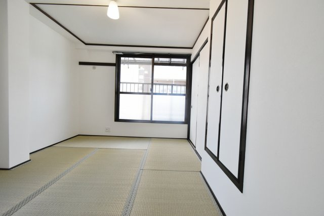 西田町テラスハウスの和室
