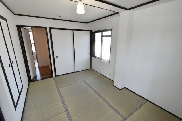 西田町テラスハウスの和室