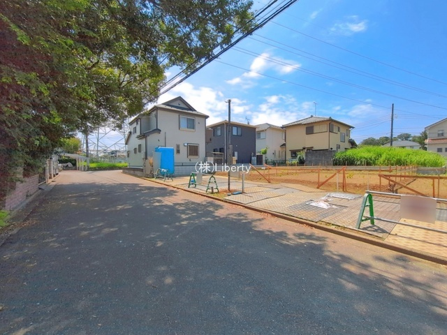 守谷市薬師台2丁目　新築戸建　C号棟の前面道路含む現地写真