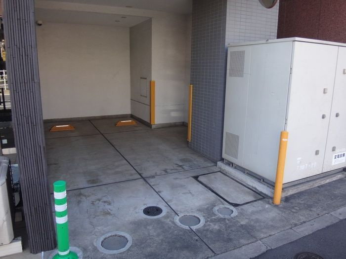 カスタリア住吉の駐車場