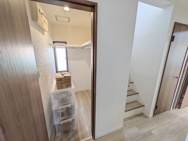 八王子市　中野町　中古戸建ての収納|～階段下にはウォークインクローゼット～