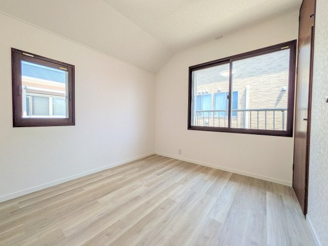 八王子市　中野町　中古戸建ての子供部屋|～2階5.0帖の洋室　2面採光で明るく風通しの良いお部屋です～