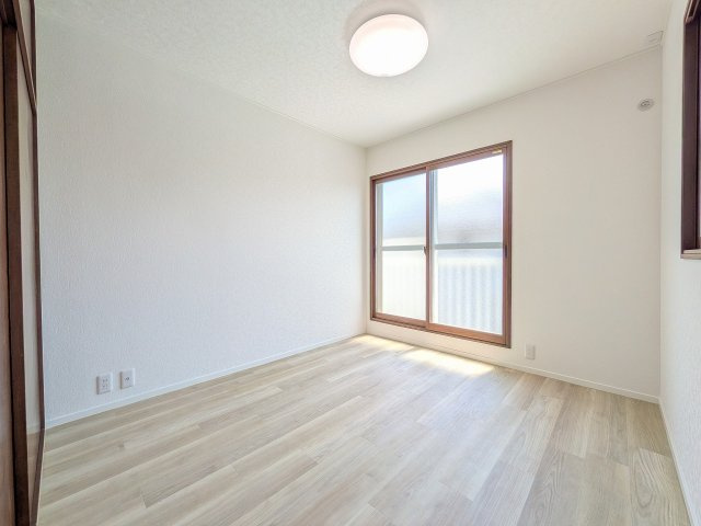 八王子市　中野町　中古戸建ての子供部屋|～2階バルコニーに面している6.0帖の洋室です～