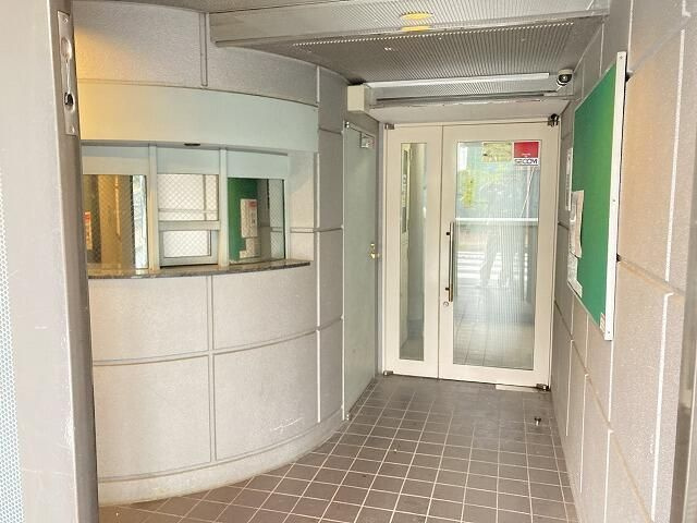 スカイコート新宿第５のエントランス