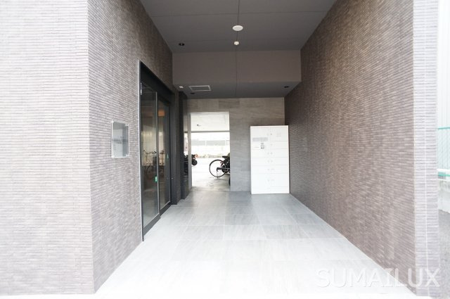 熊本市中央区紺屋町１丁目の賃貸マンションのエントランス
