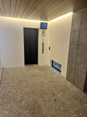 シーズンフラッツ門前仲町のエントランス