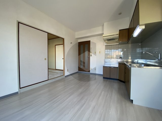 東大阪市御厨栄町３丁目の賃貸マンションの居間・リビング