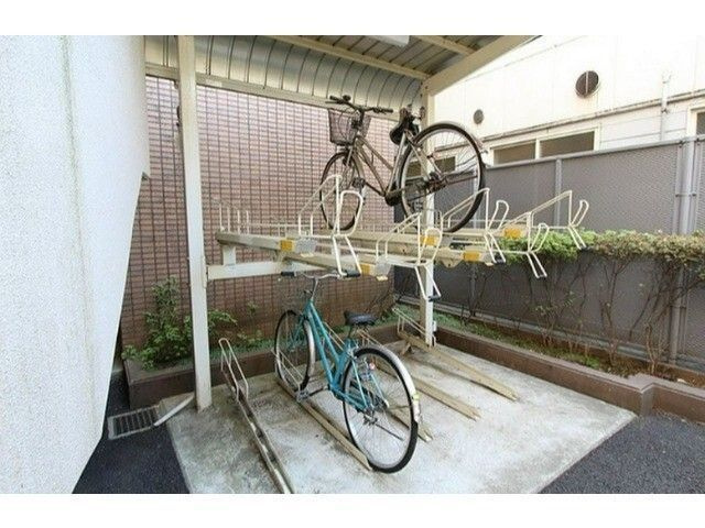 コモード寺山の駐車場