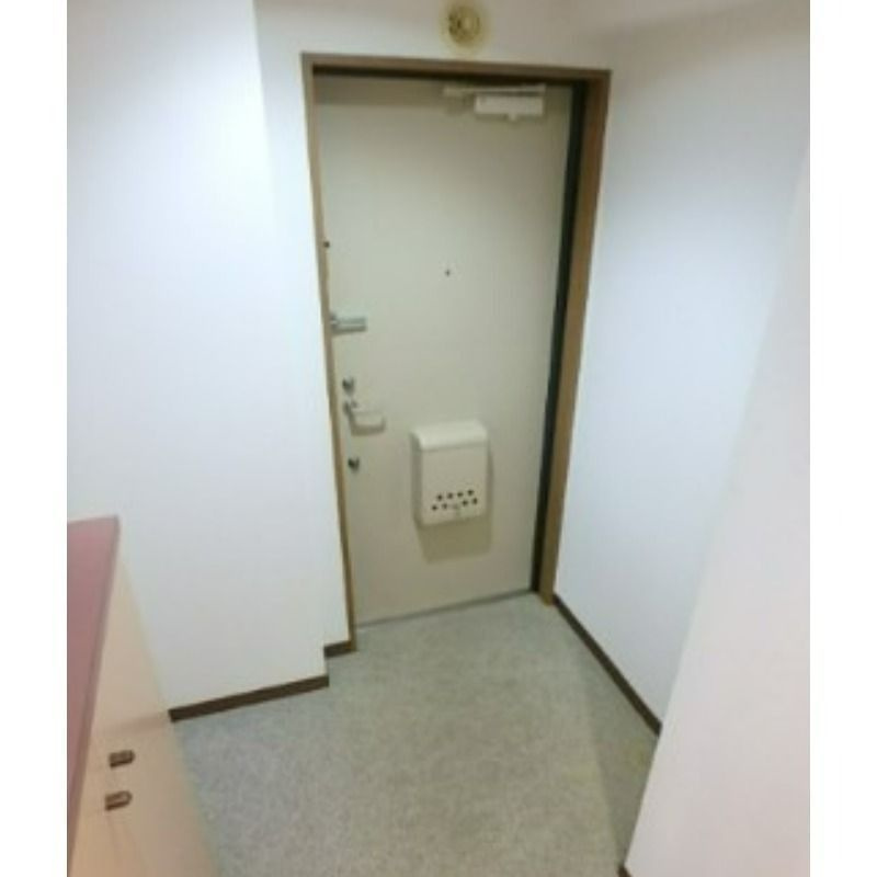 コモード寺山の玄関