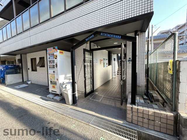 レファインド北立花のエントランス