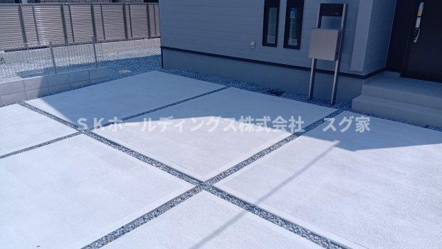 南丹市園部町城南町新築戸建て住宅の駐車場