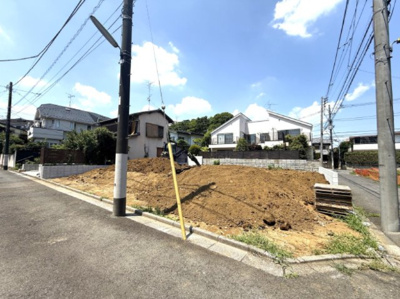 【外観】 | 【仲介手数料５００万円が無料！】■成城学園駅１６分■４ＬＤＫ■車庫２台 | 【諸費用５００万円ＯＦＦ！！】
決算特別キャンペーン！
家計応援サービスの限界に挑戦中！
■成城学園駅１６分
■祖師ヶ谷大蔵駅１６分
■４ＬＤＫ
■車庫２台