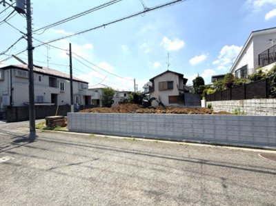 【外観】 | 【仲介手数料５００万円が無料！】■成城学園駅１６分■４ＬＤＫ■車庫２台 | 【諸費用５００万円ＯＦＦ！！】
決算特別キャンペーン！
家計応援サービスの限界に挑戦中！
■成城学園駅１６分
■祖師ヶ谷大蔵駅１６分
■４ＬＤＫ
■車庫２台