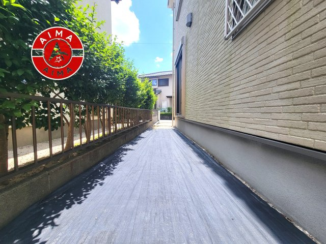 福岡市早良区東入部1丁目のバルコニー|風をしっかりと感じられるバルコニーでは、毎日が洗濯日和です。広々としているので洗濯も楽しくなるでしょうし、気分転換にバルコニーからの眺めを楽しむのもいいでしょう。
