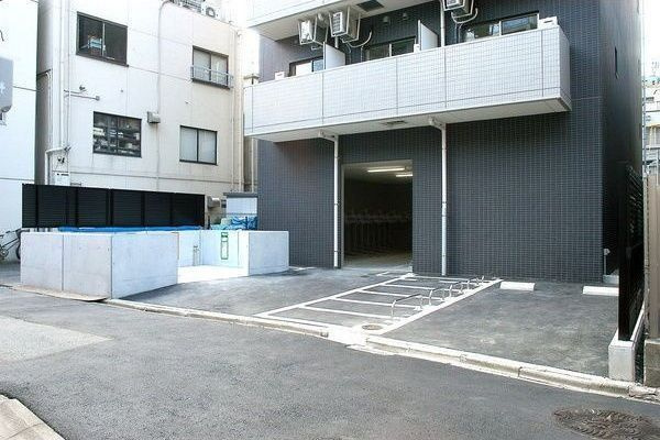 エステムプラザ名古屋・栄プレミアムの駐車場