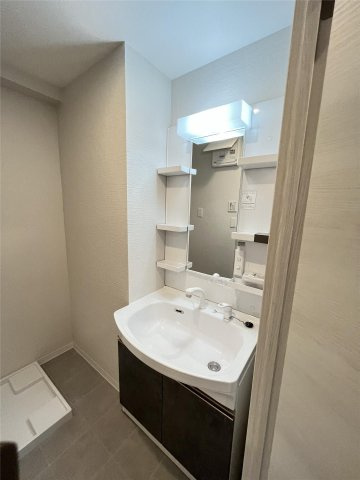 MODERN PALAZZO博多駅南AXIA(モダンパラッツォ博多駅南アクシア)の洗面所|シンプルで使いやすい洗面台です！