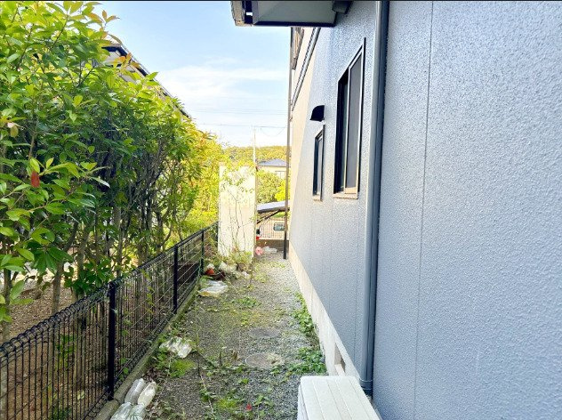 「大容量納戸完備」高知市潮見台1丁目　中古一戸建てのその他|採光・通風に配慮されたゆとりある敷地配置。