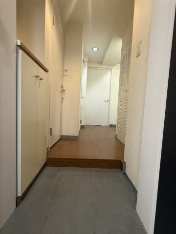 スカイハイツゆうなの玄関
