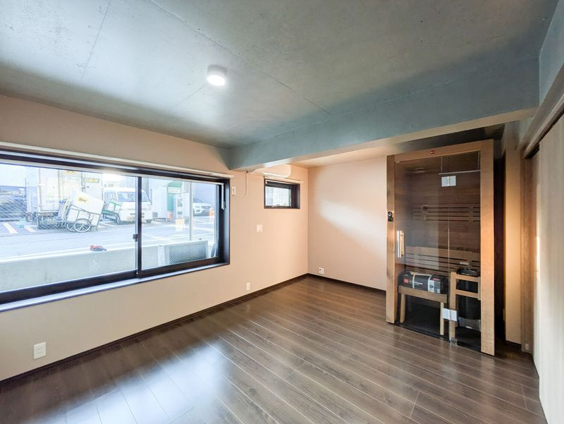 ＳＣＥＮＥ．Ｍｅｇｕｒｏ　Ｓａｕｎａ　Ｒｅｓｉｄｅｎｃｅ の居間・リビング