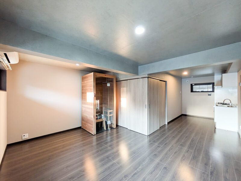 ＳＣＥＮＥ．Ｍｅｇｕｒｏ　Ｓａｕｎａ　Ｒｅｓｉｄｅｎｃｅ の居間・リビング