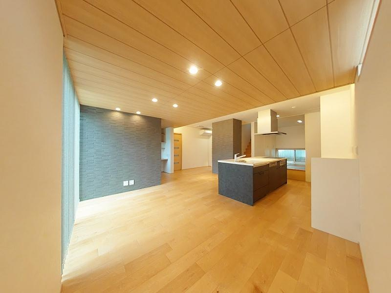 高知市福井扇町　中古戸建ての居間・リビング