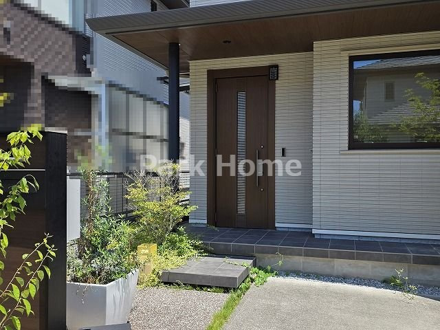 高知市福井扇町　中古戸建ての玄関