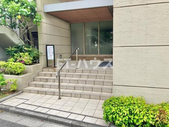 ゆりのき台ハイライズのエントランス