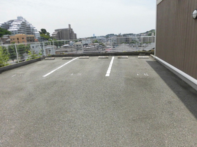 【駐車場】ラ・フォーレ名倉