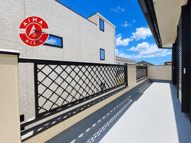 福岡市東区舞松原6丁目のバルコニー|風をしっかりと感じられるバルコニーでは、毎日が洗濯日和です。広々としているので洗濯も楽しくなるでしょうし、気分転換にバルコニーからの眺めを楽しむのもいいでしょう。