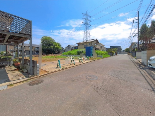 守谷市薬師台2丁目　新築戸建　E号棟の前面道路含む現地写真
