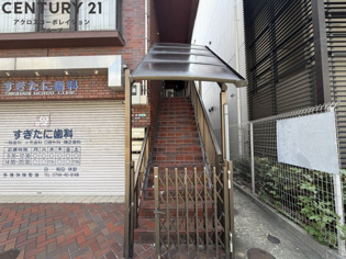 上鳴尾町マンションのエントランス