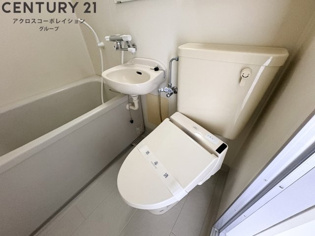 浴室内にトイレあります！