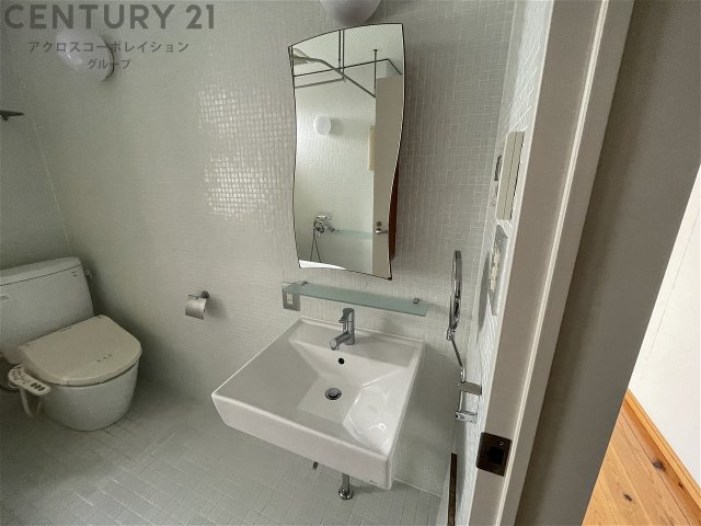 浴室とトイレと一緒に洗面台がついてます！