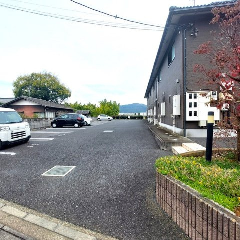 フォンターナEST・Ⅰの駐車場