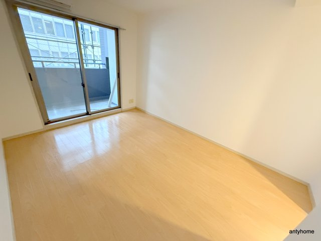 レジデンス本町靭公園　仲介手数料無料の居間・リビング