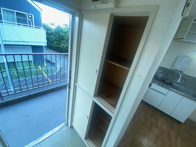 千葉市若葉区貝塚２丁目のアパートの玄関