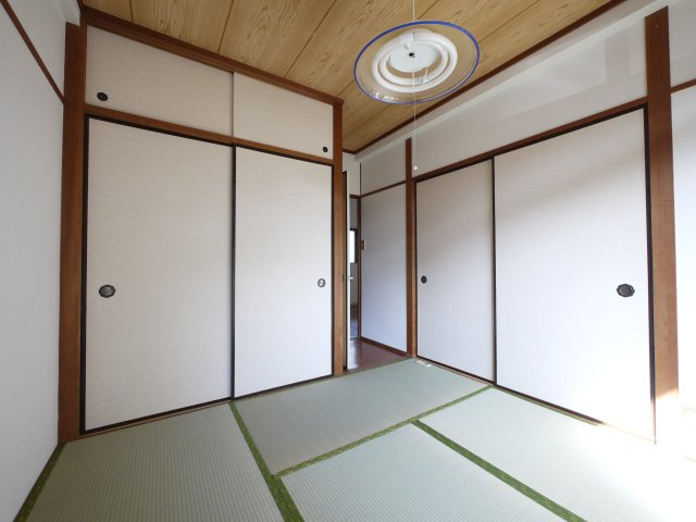 千葉市若葉区貝塚２丁目のアパートの和室
