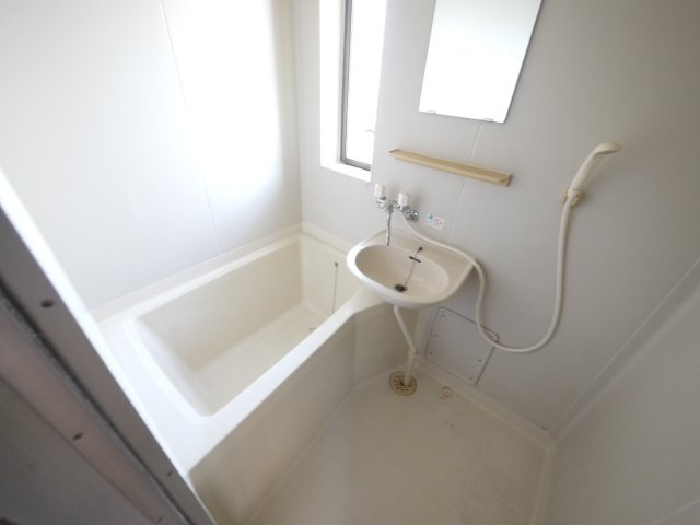 千葉市若葉区貝塚２丁目のアパートの浴室