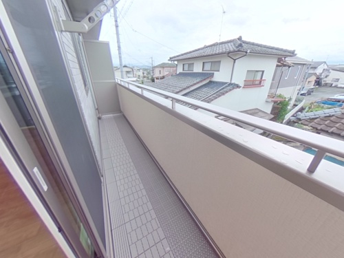 熊本市南区良町４丁目のアパートのバルコニー