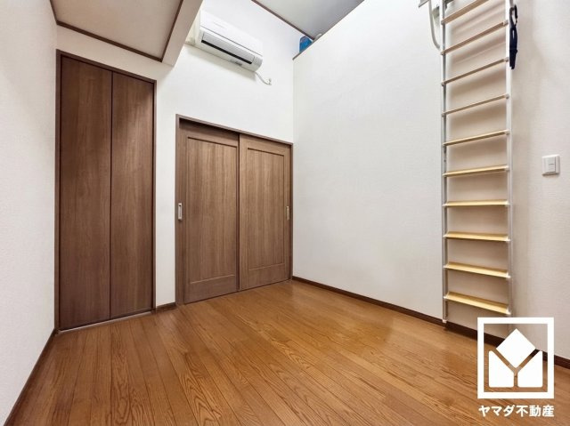 南区吉祥院車道町の子供部屋|※本画像は空室時の写真を加工し、家具・小物等を撤去したイメージです。
実際の仕様とは異なる場合がございます。